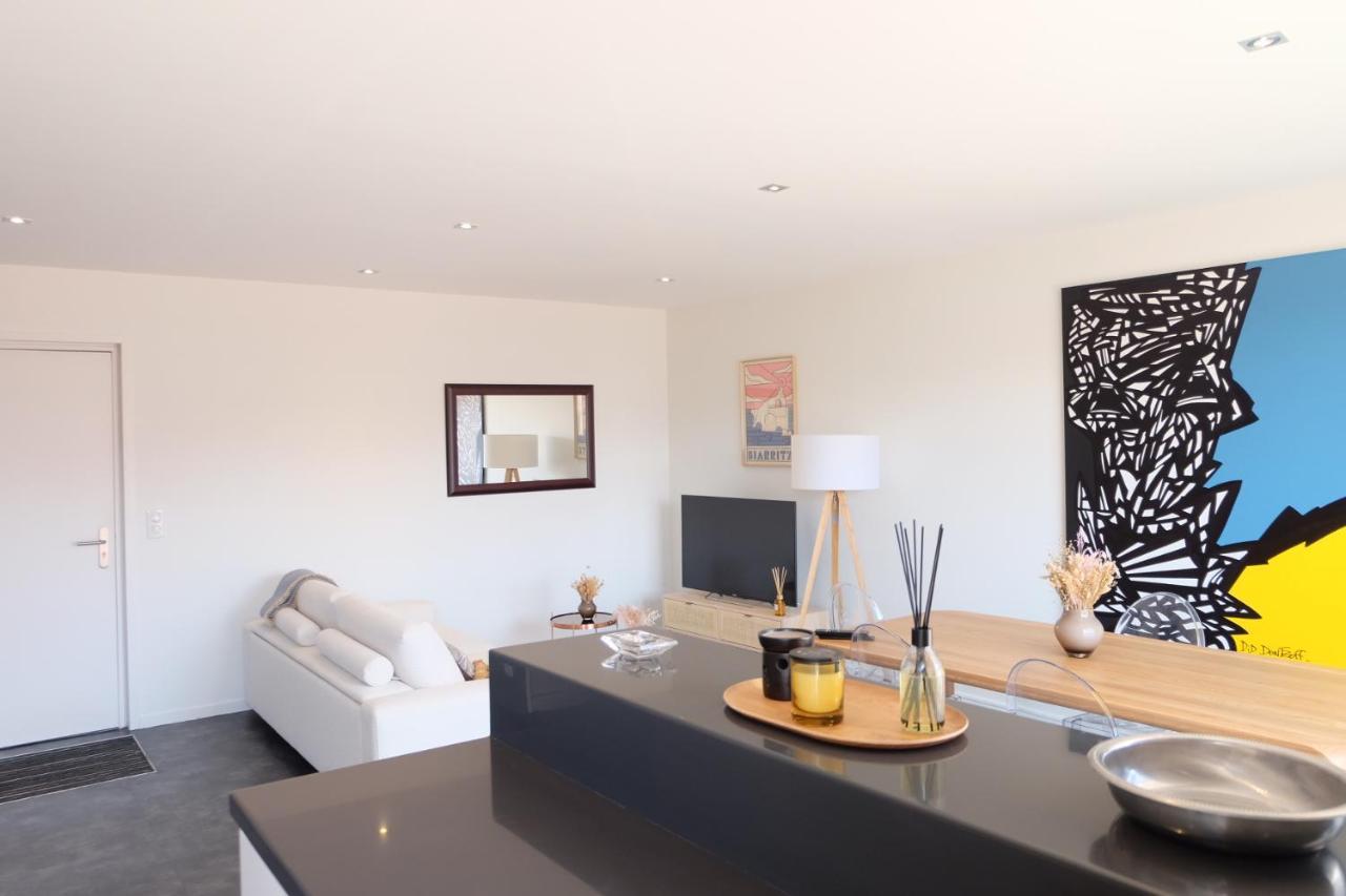 Magnifique Appartement, En Hyper Centre, Avec Terrasse Et Place De Parking 比亚里茨 外观 照片