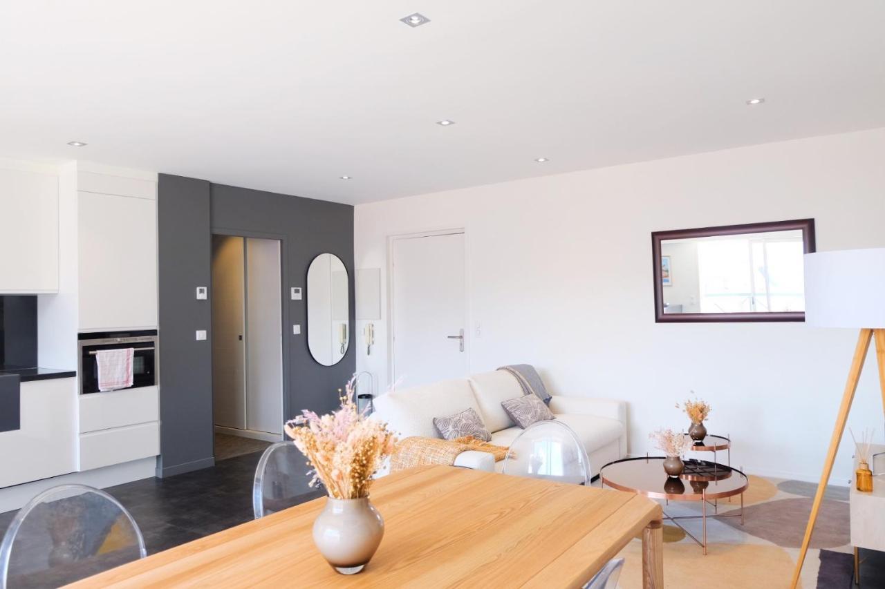 Magnifique Appartement, En Hyper Centre, Avec Terrasse Et Place De Parking 比亚里茨 外观 照片